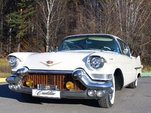 Ретро автомобиль Cadillac DeVille Белый 1957 года