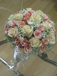Оригинальный букет из розы талея, кустовой розы, гипсофилы, стефанотиса №2530 Цена:3200
